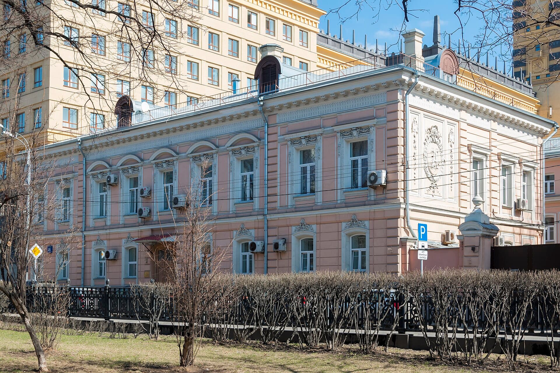 Гоголевский бульвар: от Пречистенских ворот до Арбата, с памятником Шолохову и фонтанами