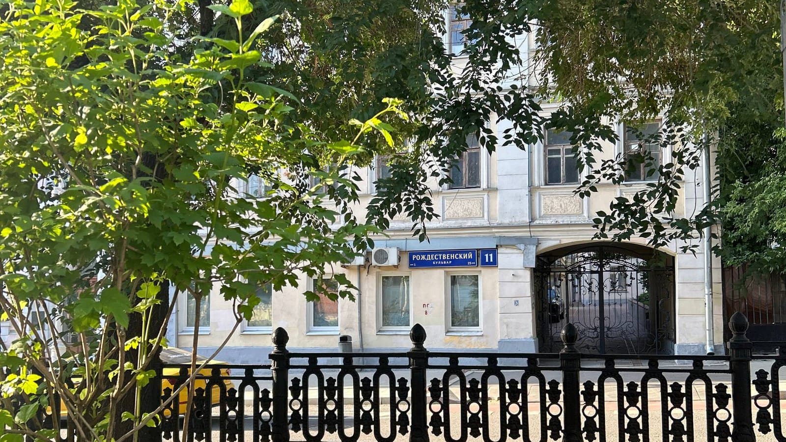 Москва одному: билет в баню берут с человека, а кабину в Сандунах и квест — целиком