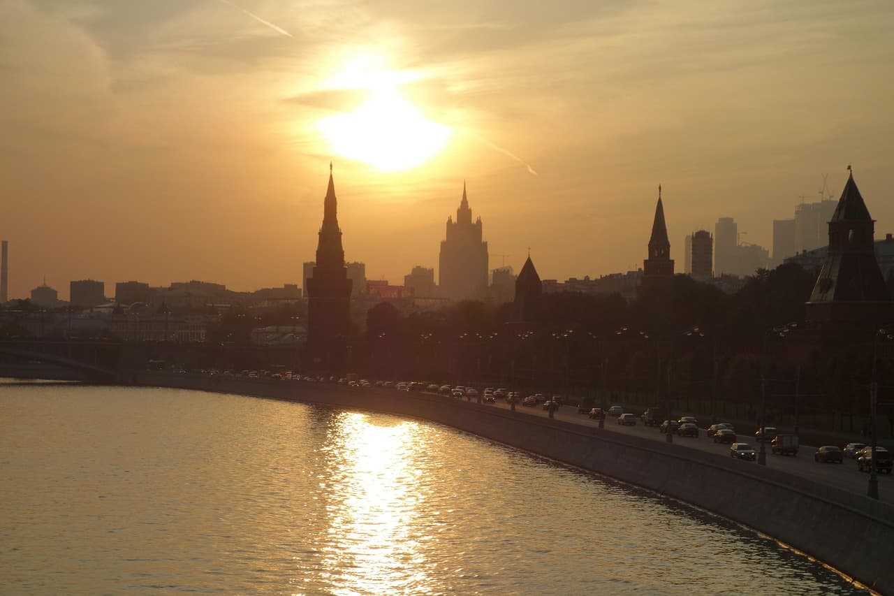 A Walk Along the Moskva River in Moscow, Russia – Walk 1
