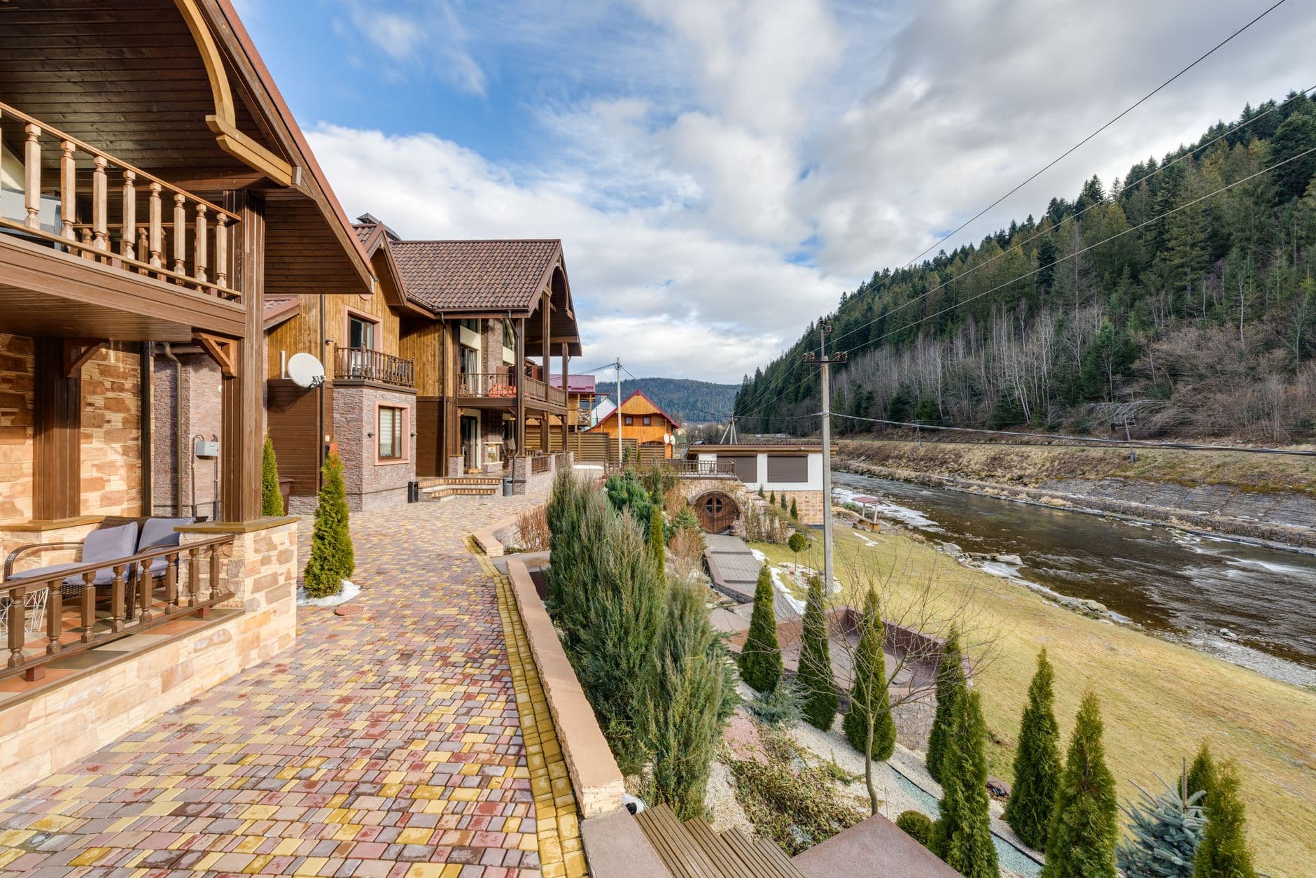Belousiha River Lodge - Rifugio di lusso sul fiume e fuga nella natura