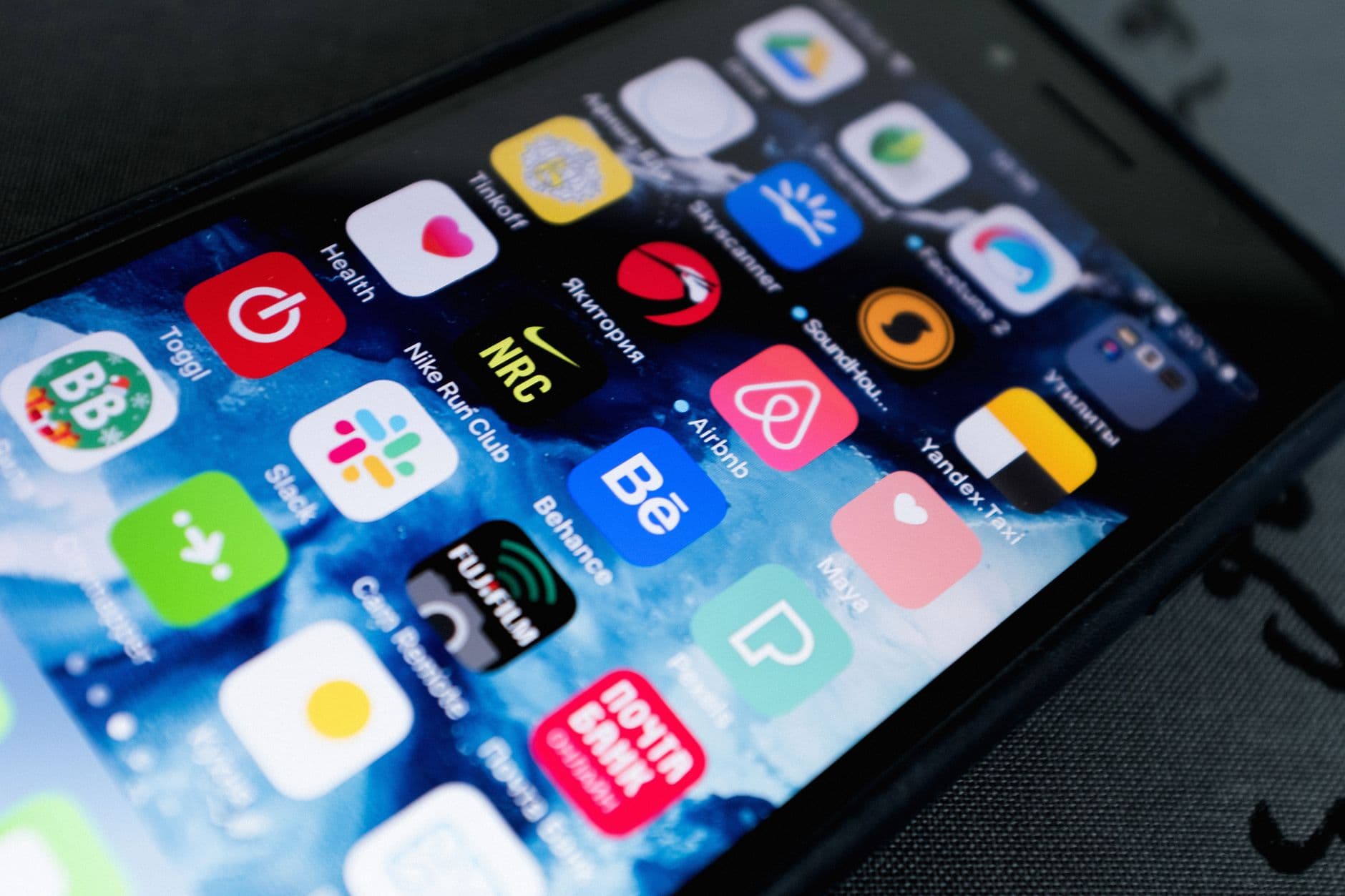Essential Apps for Traveling in Russia - The Ultimate Guide to Navigation, Translation, and Connectivity