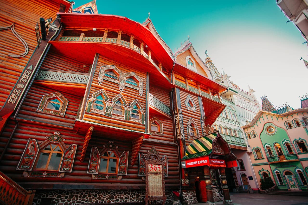 Izmailovsky Market Moscow - The Ultimate Guide to Moscow's Colorful Flea Market & Shopping Tips