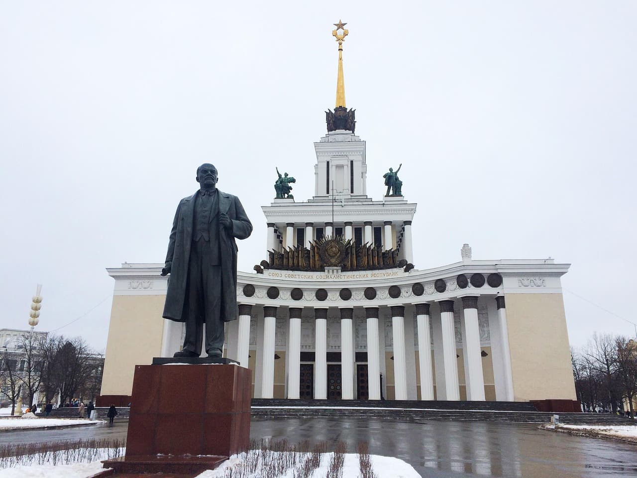 Lenin's Mausoleum - History, Architecture, and Symbolic Legacy