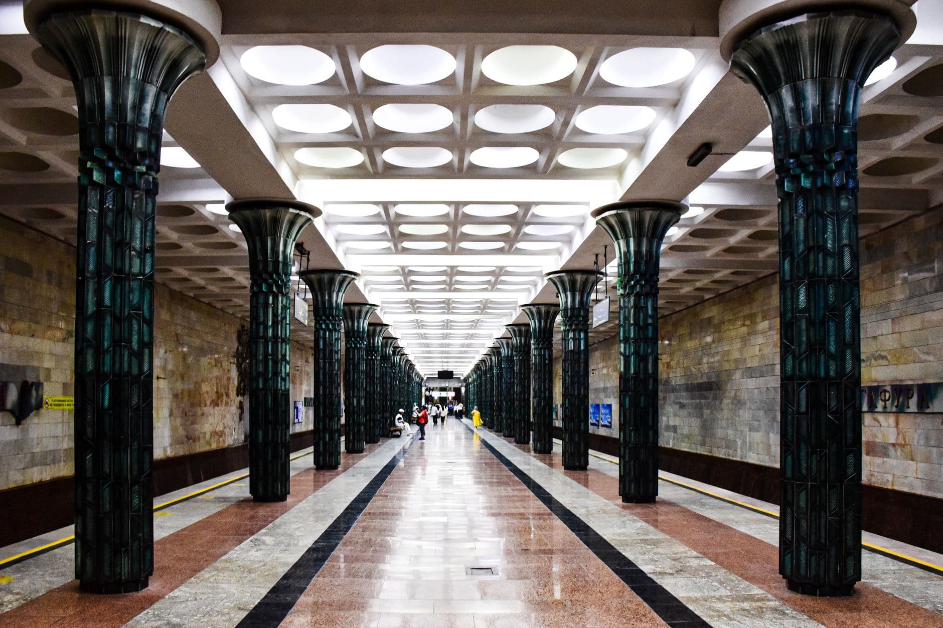 Moscow by Metro - The Essential Guide to Riding Moscow's Subway