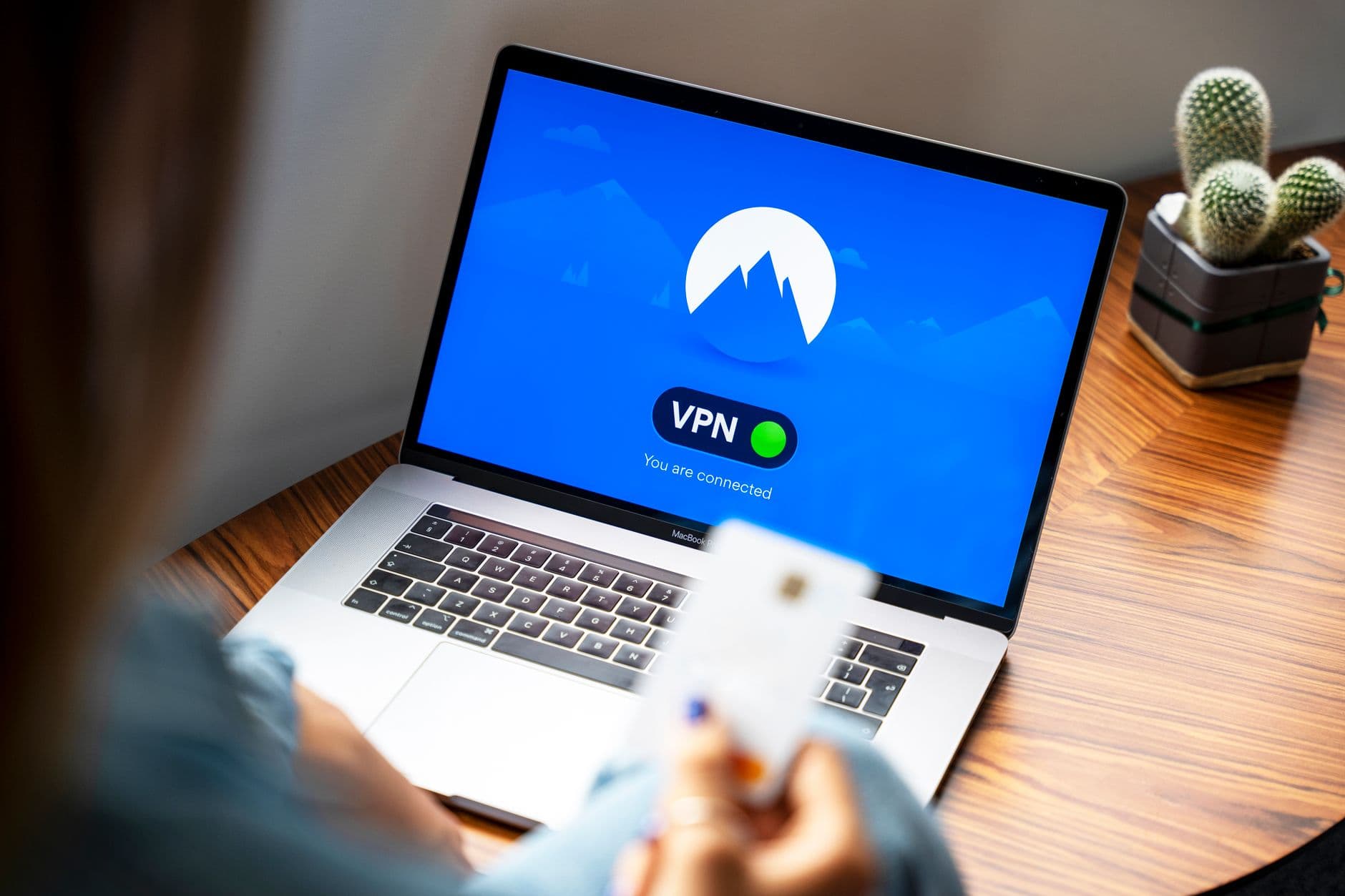 Найкращі VPN для Росії - Топ VPN для конфіденційності, безпеки та доступу