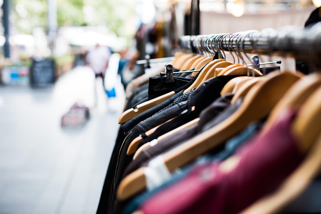The Ultimate Guide to Vintage Clothing Stores - Discover Hidden Gems and Timeless Fashion
