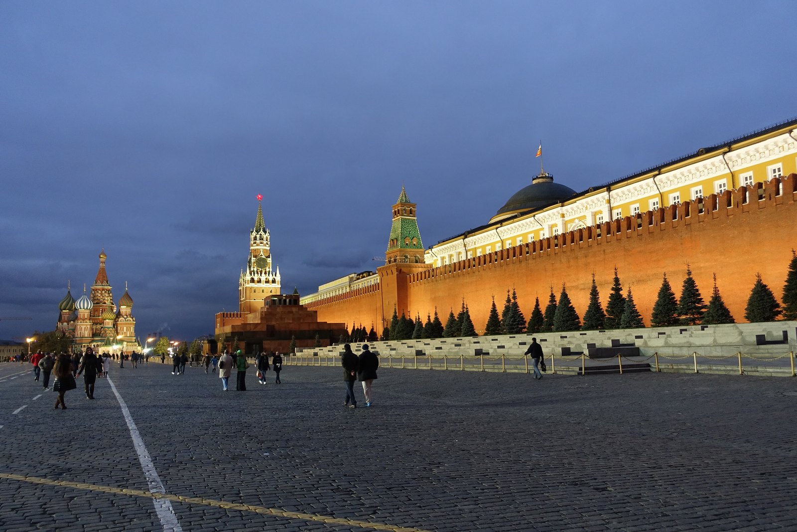 Красная площадь ранним вечером