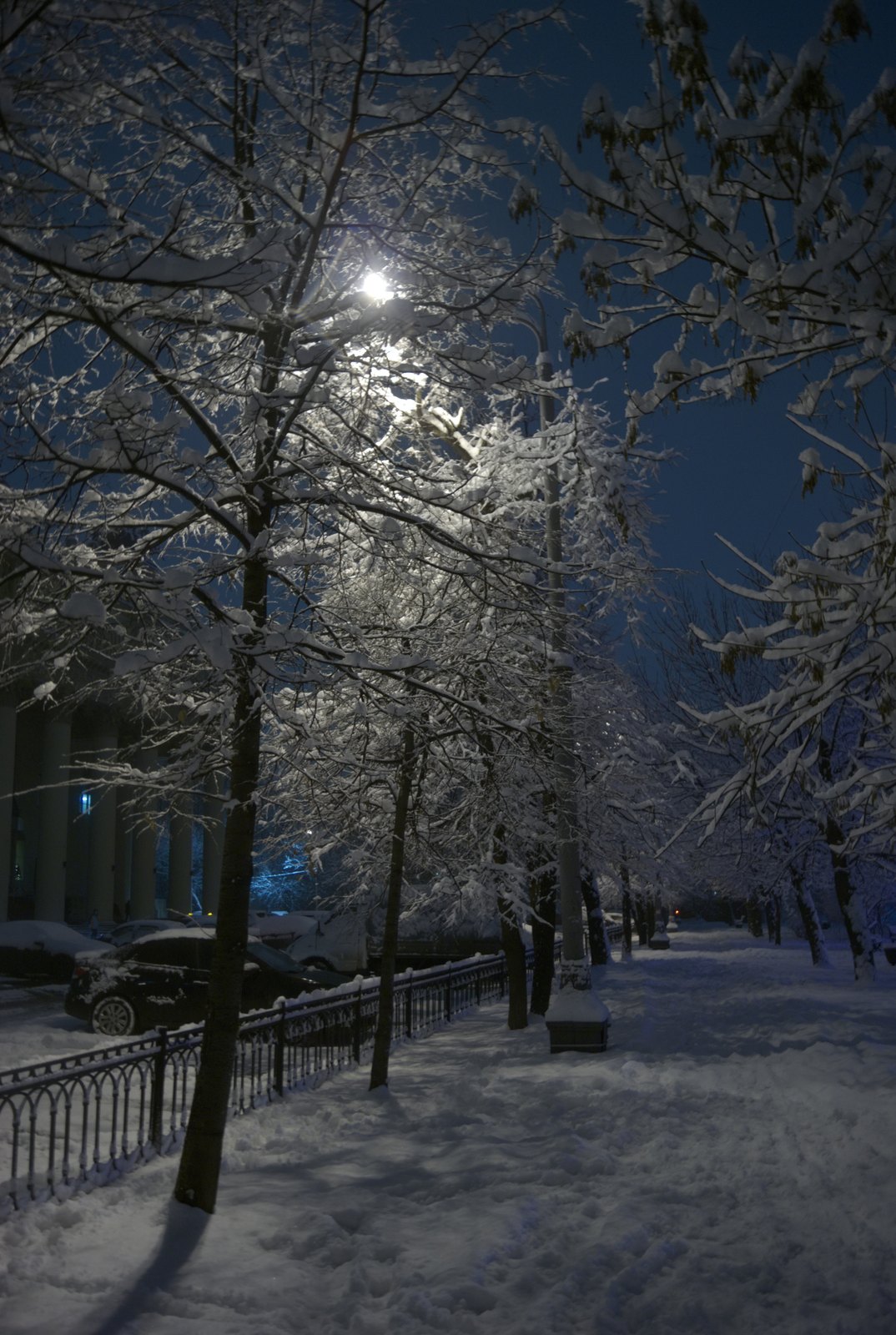 Первый снег в Москве ночью