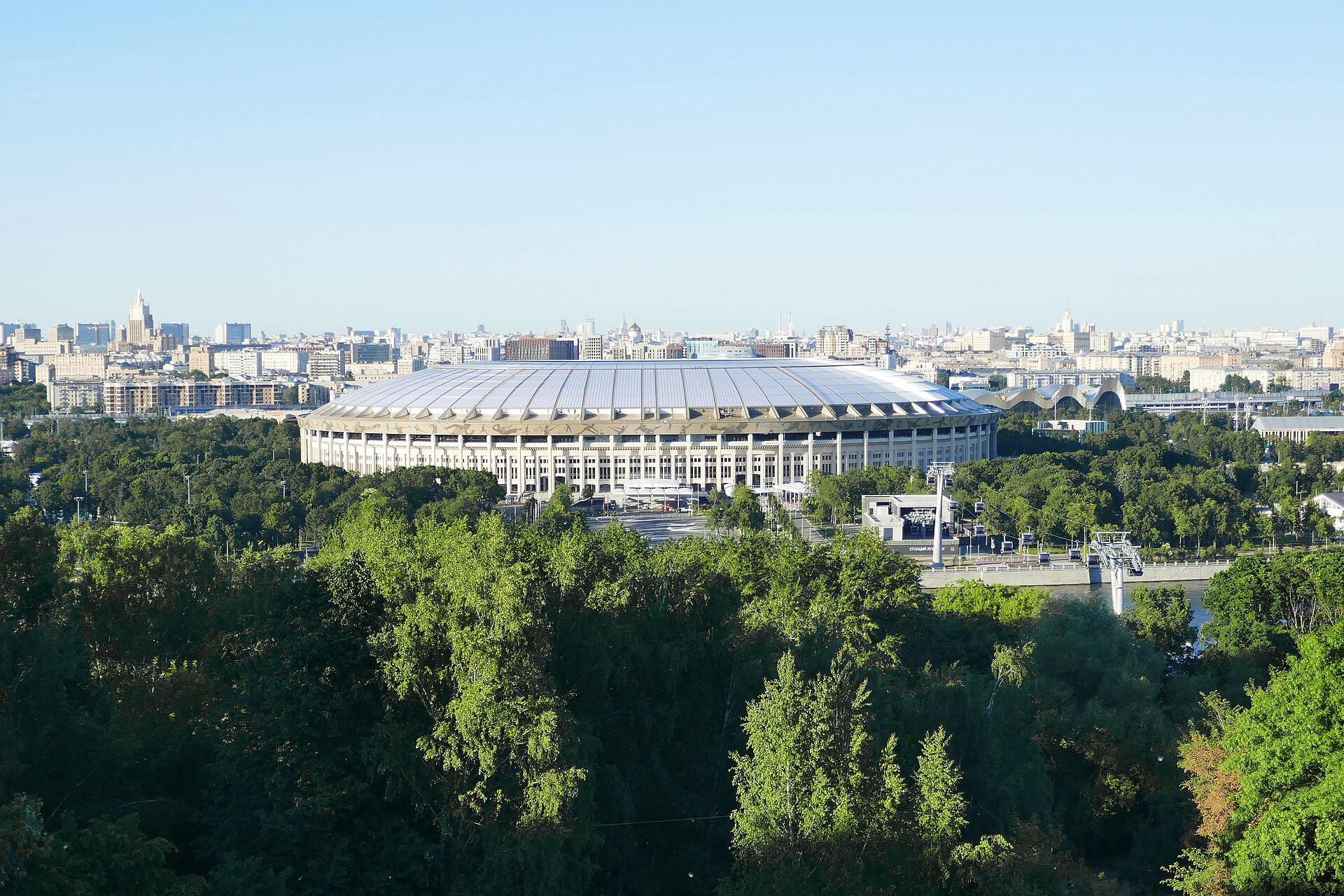 Стадион «Лужники» и Москва-река, вид с Воробьёвых гор.