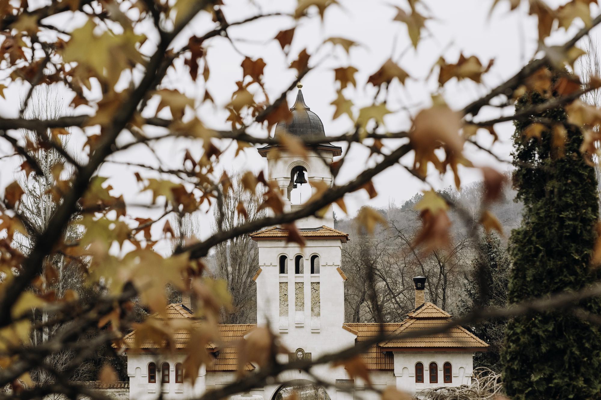 Kolomenskoye Estate: Historic Autumn Hues