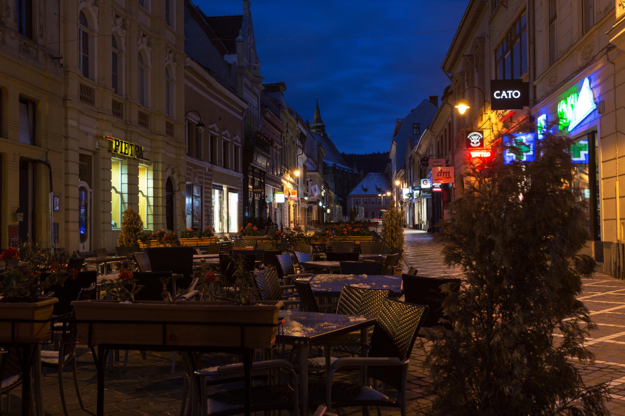 Late-night dining near Moscow's Main Street: 24/7 options and quick bites