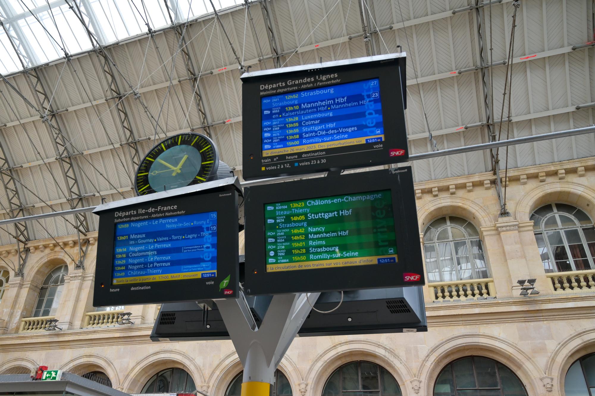 Timetable comparison by departure windows: morning, daytime, and night
