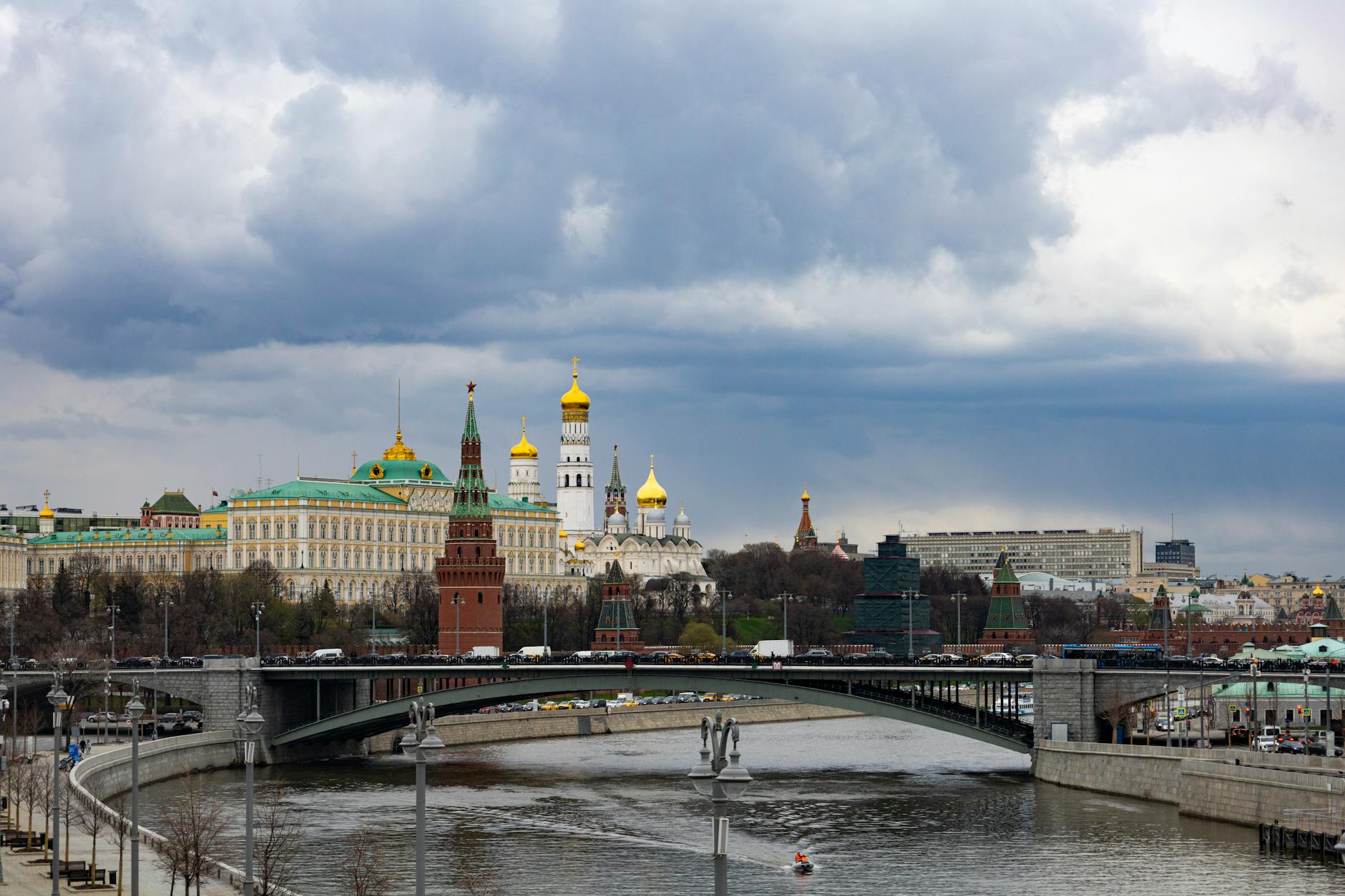 The Stroll along the Moskva River