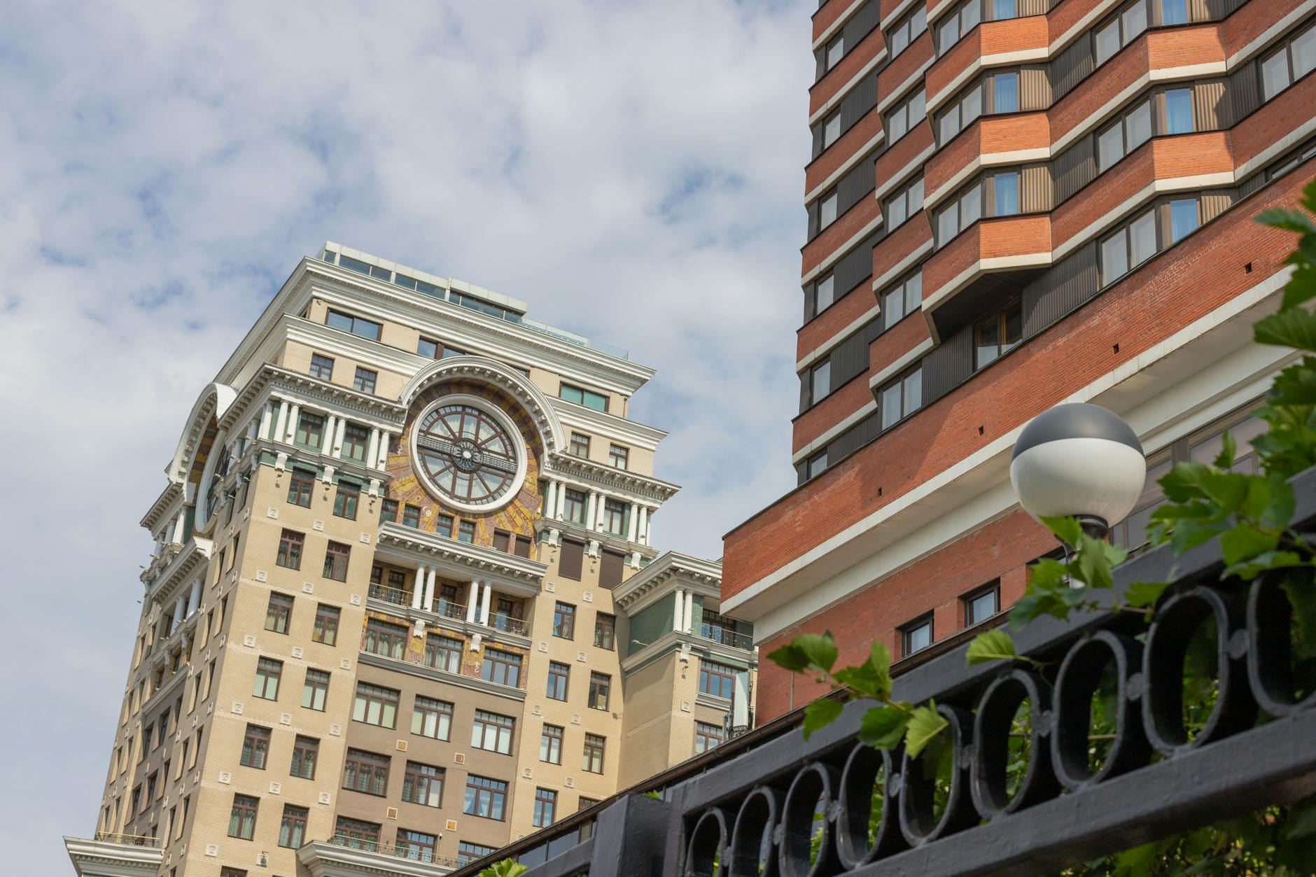 Rank, design features, construction milestones, and status of Evolution Tower in Moscow City