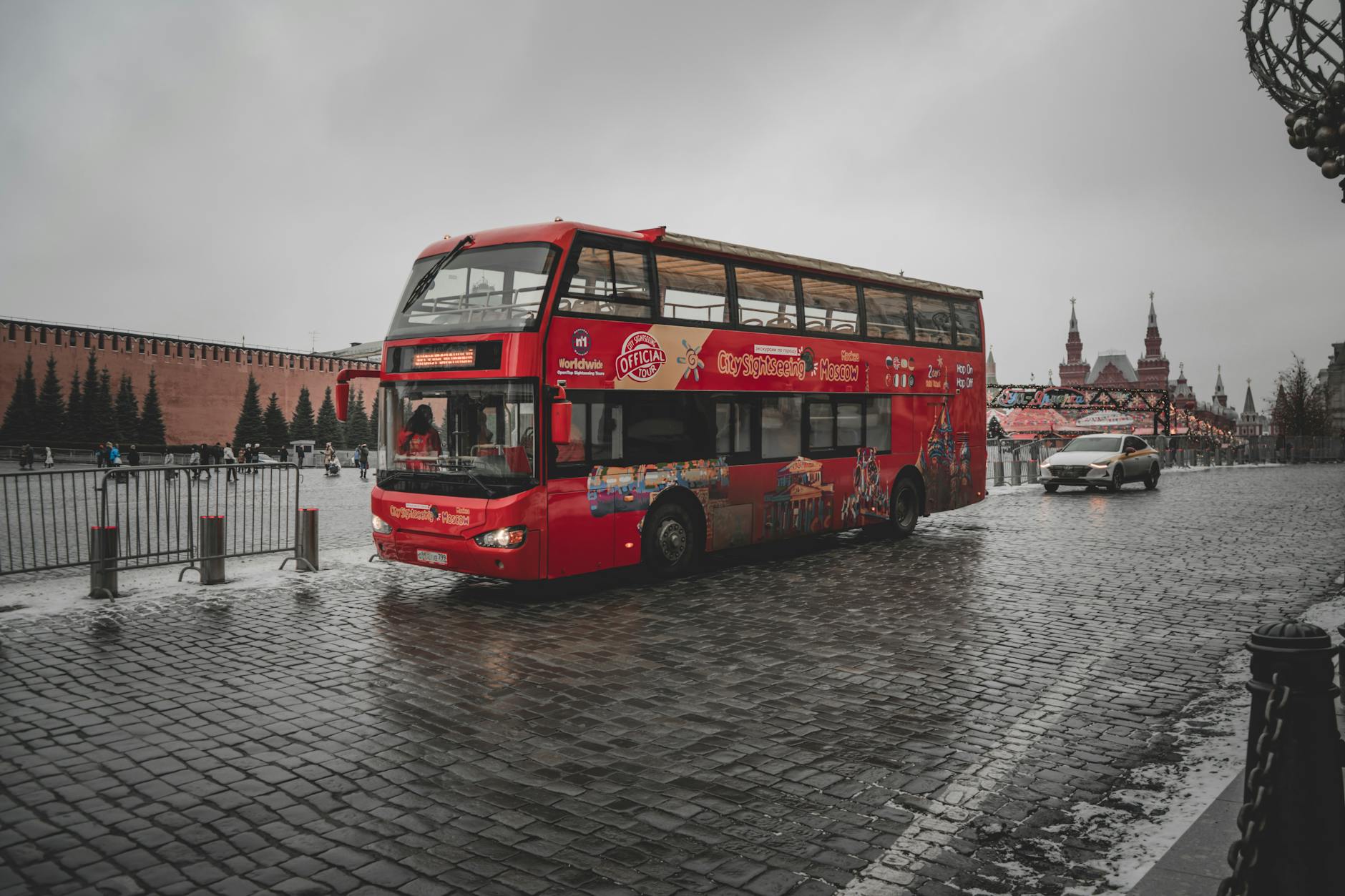 Road, Bus, and Taxi Transfers from Vnukovo to Moscow City Center