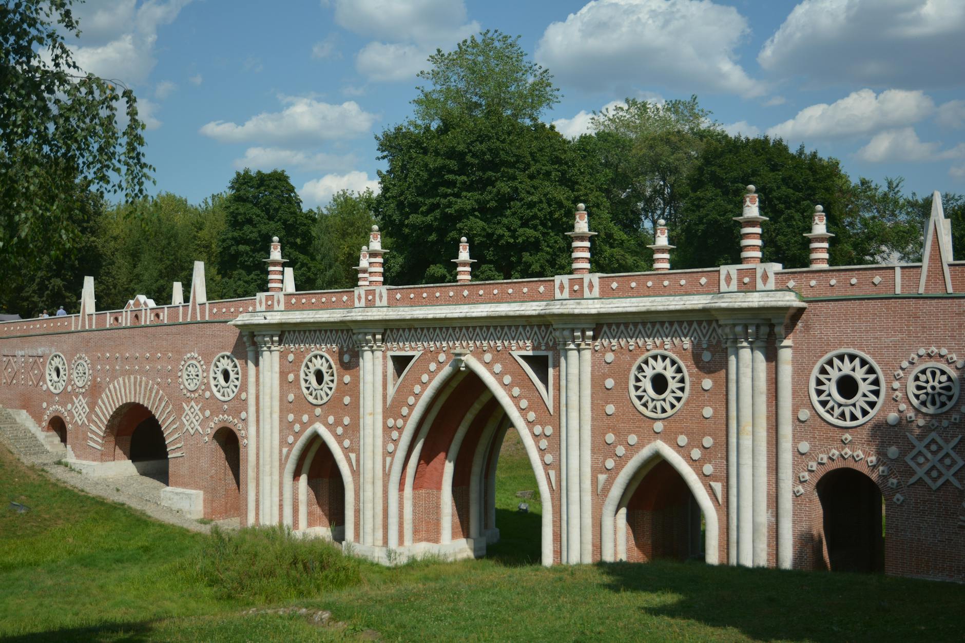 Navigating Tsaritsyno's Charm