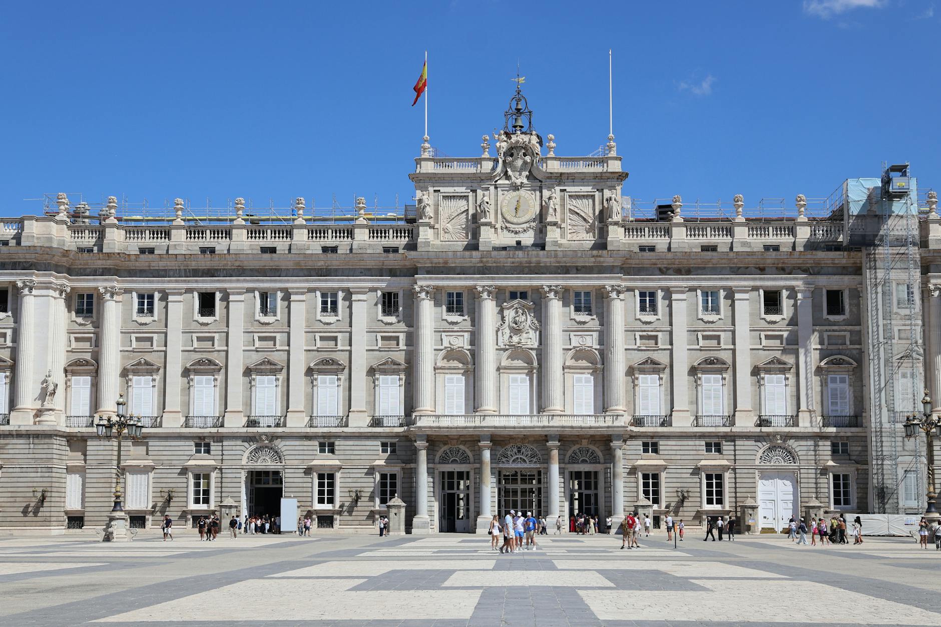 Guided Tour Essentials: Booking, Timings, and Language Options