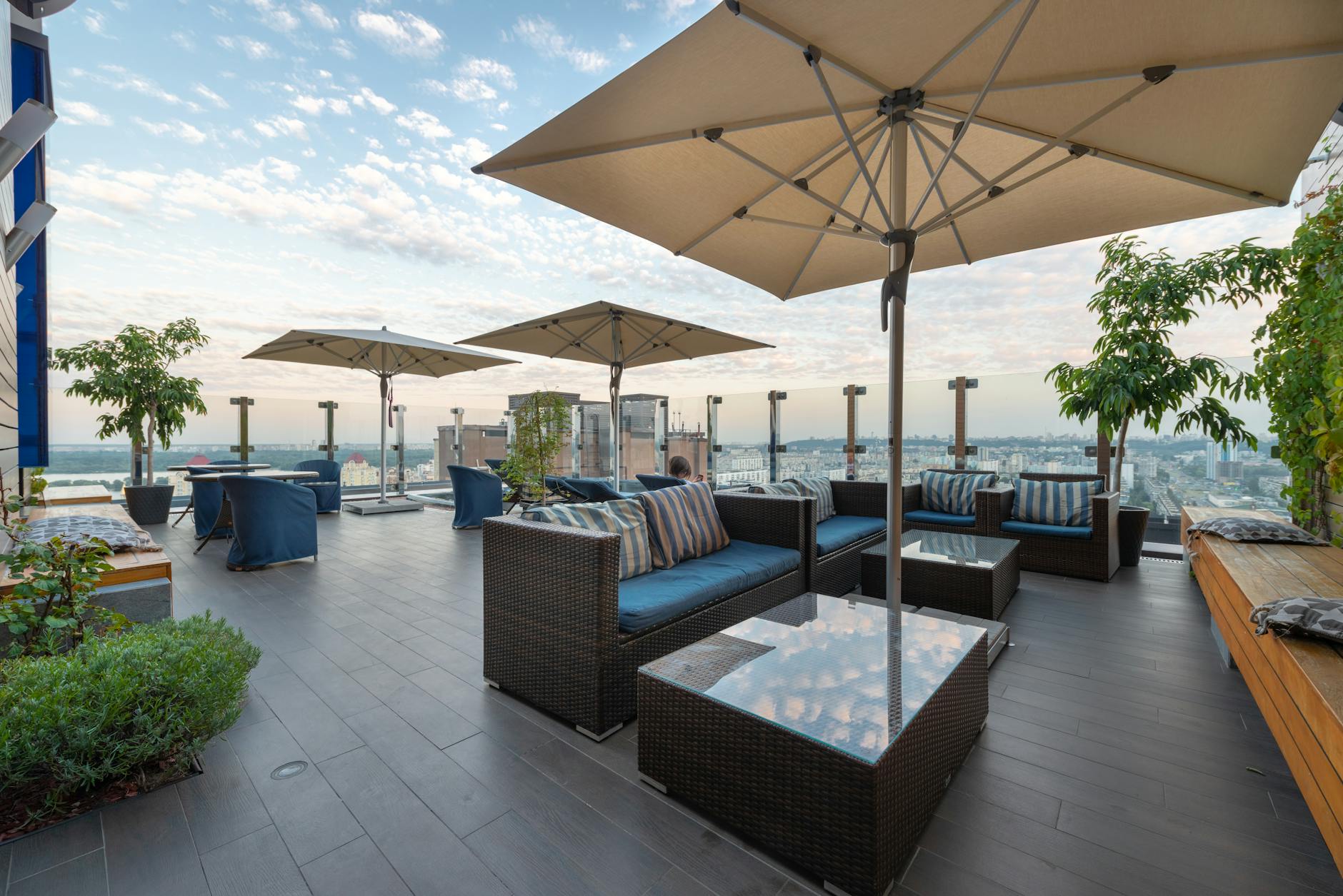 Terrace Moscow Open Veranda: The Open-Air Experience and Seat Options