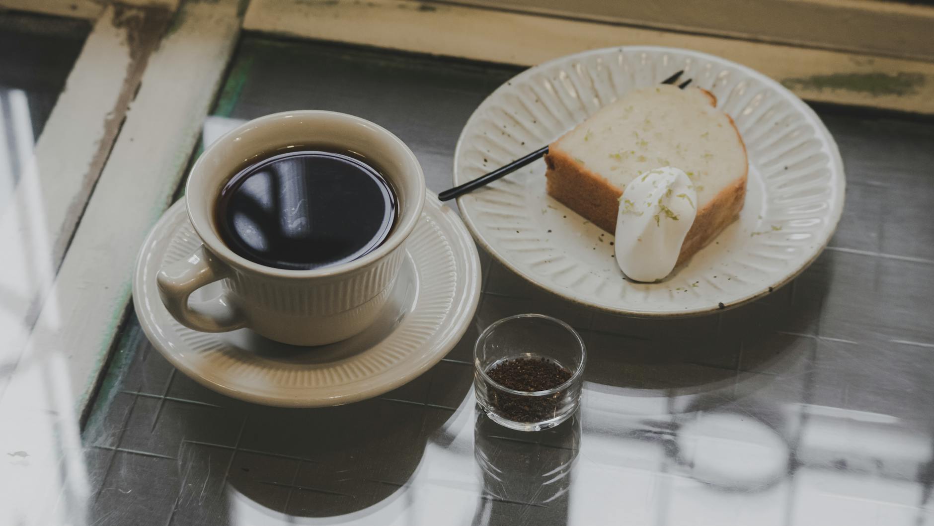 Hidden cafés in Yakimanka: where locals pause for coffee and pastries