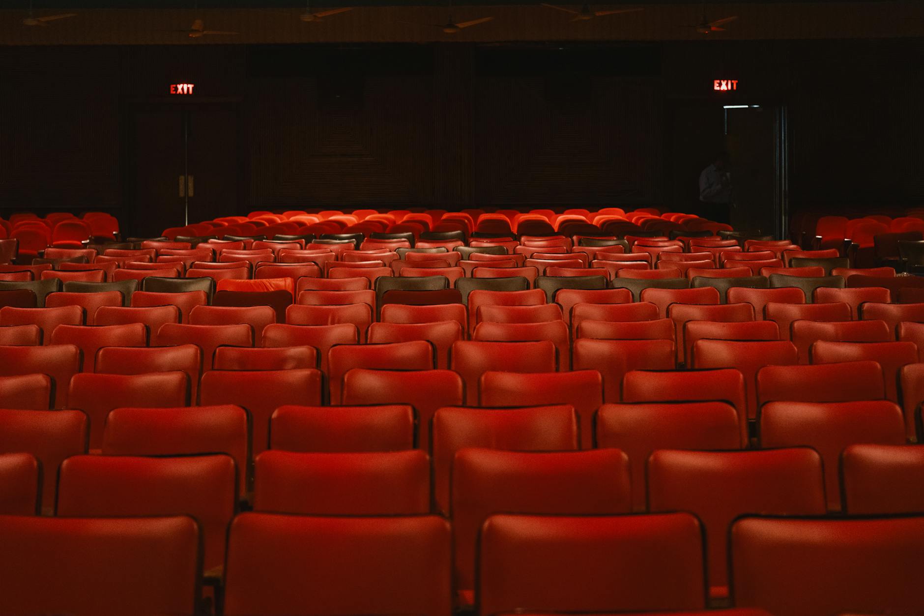 Which Venues Offer Moscow's Best Drama Experiences