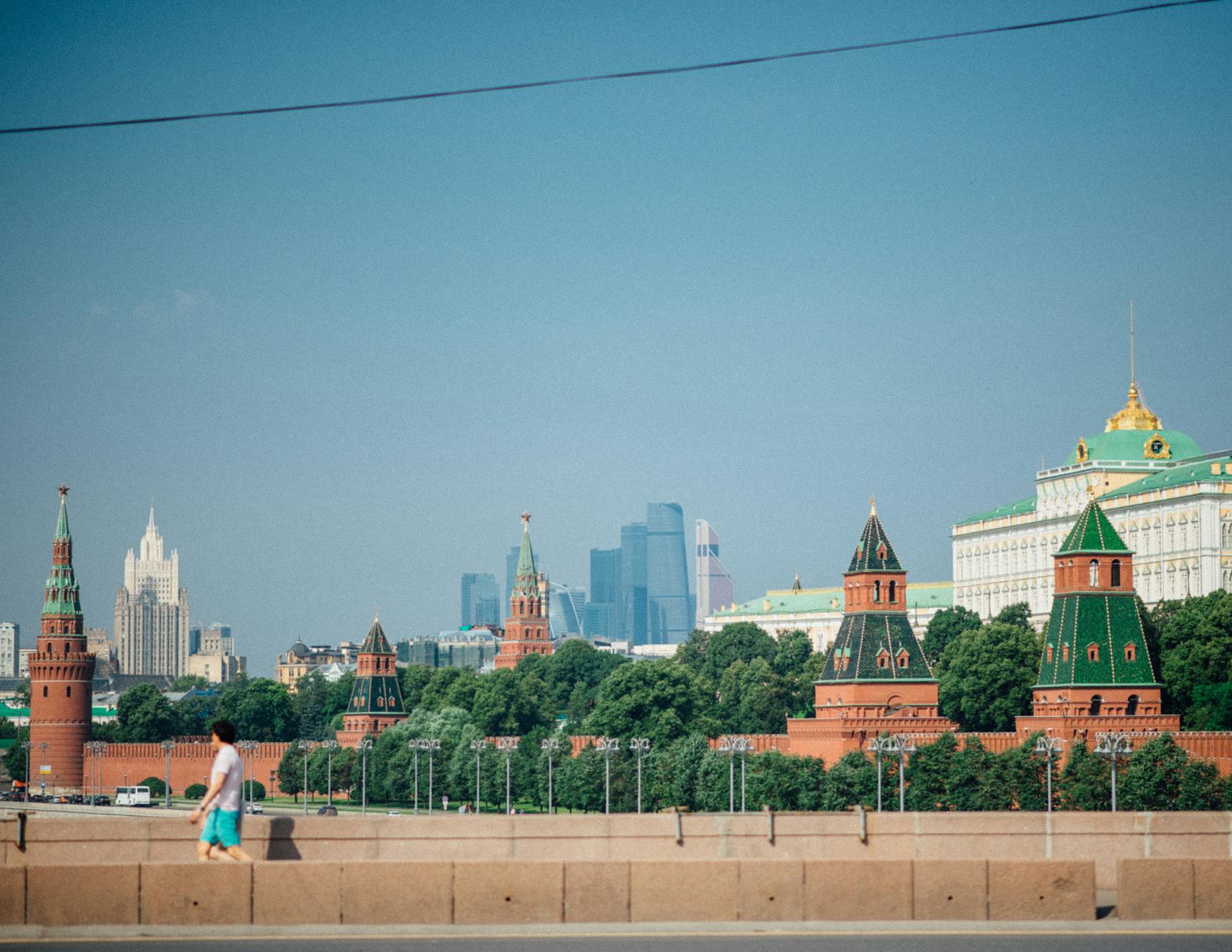Practical blueprint for a Kremlin-view luxury home in Moscow that preserves silence and privacy