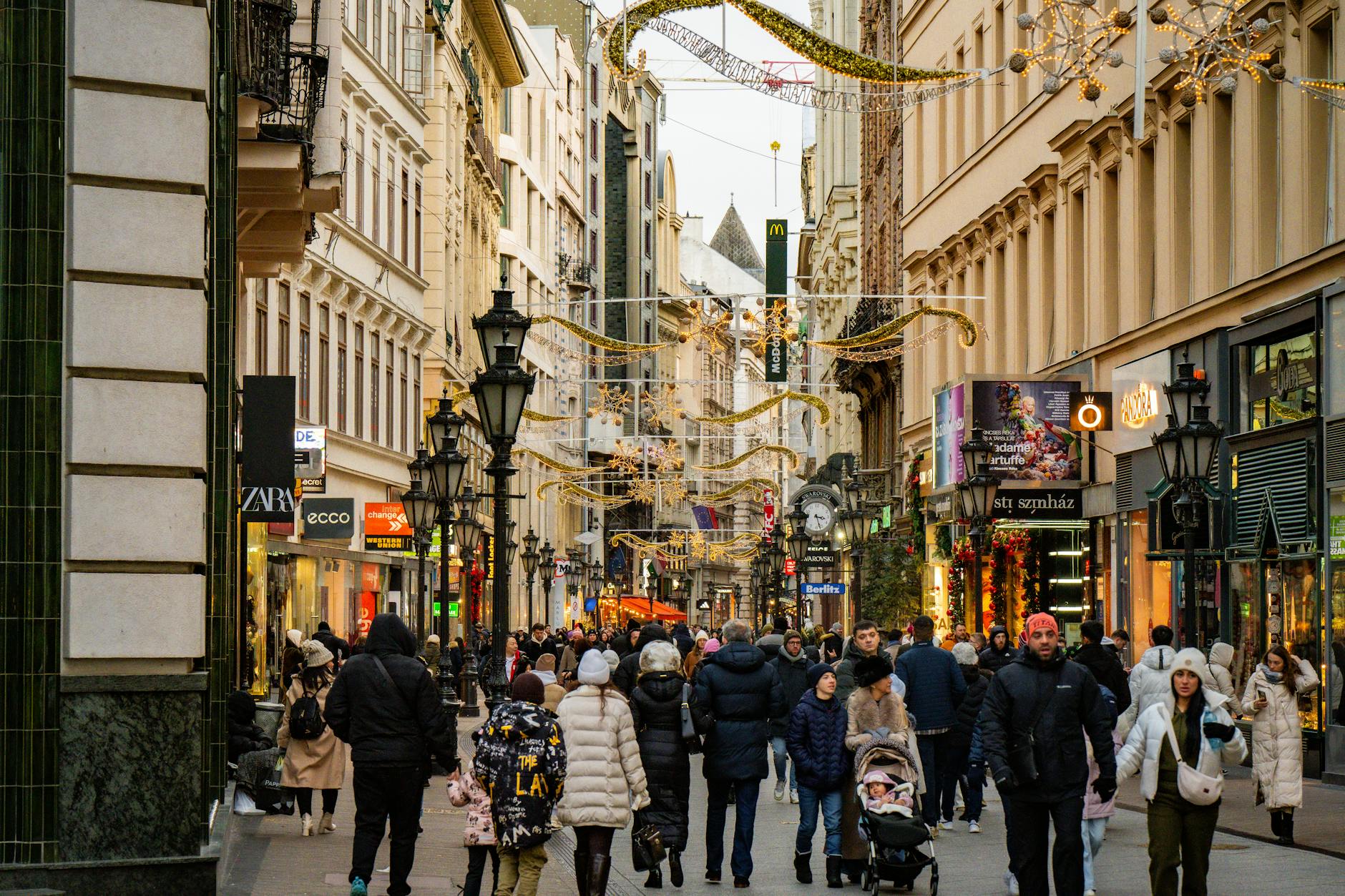 Where to eat and shop: practical picks near Arbat