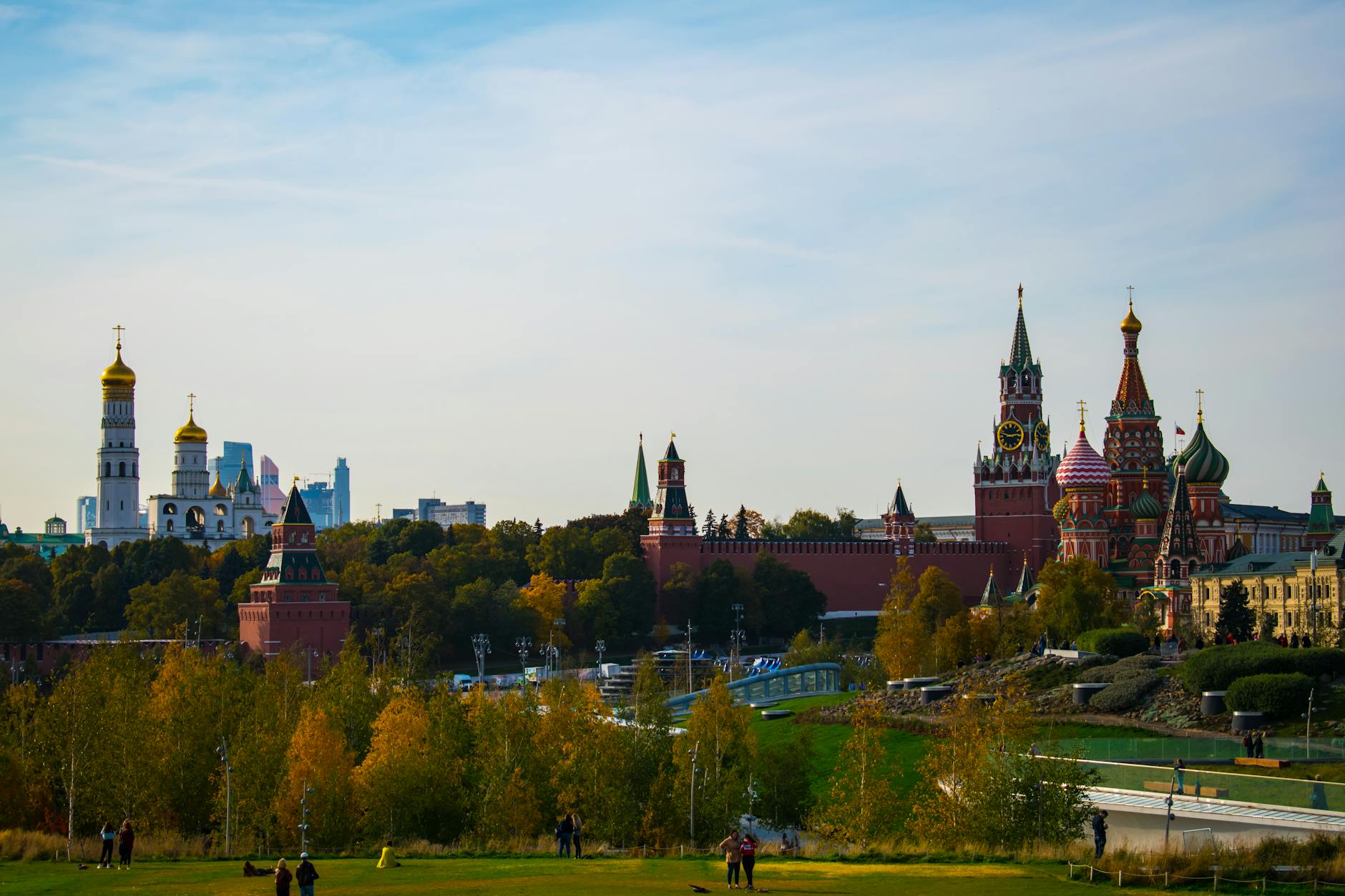 How to reach Zaryadye Park: transit options, entrances, and parking tips