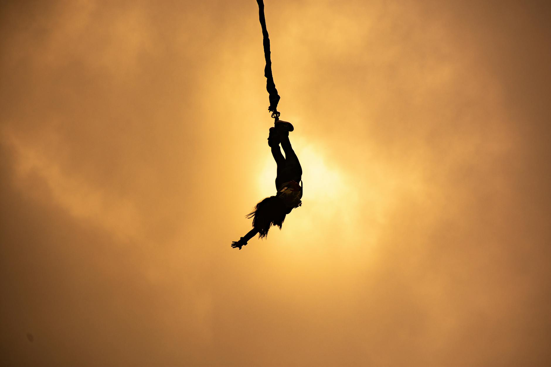 Identify top Moscow Oblast bungee sites by height, access, and thrill factor