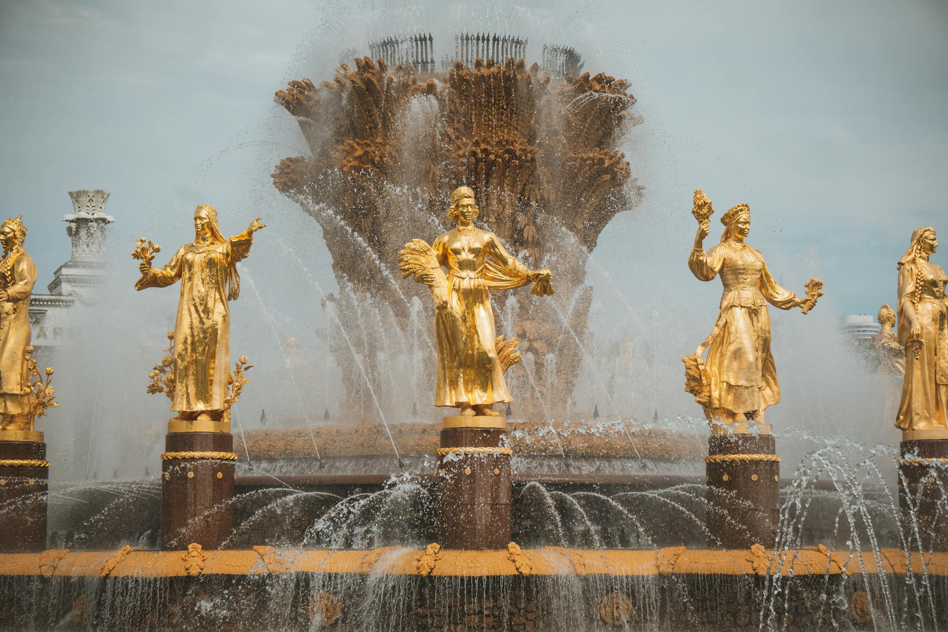 best time to visit VDNKh