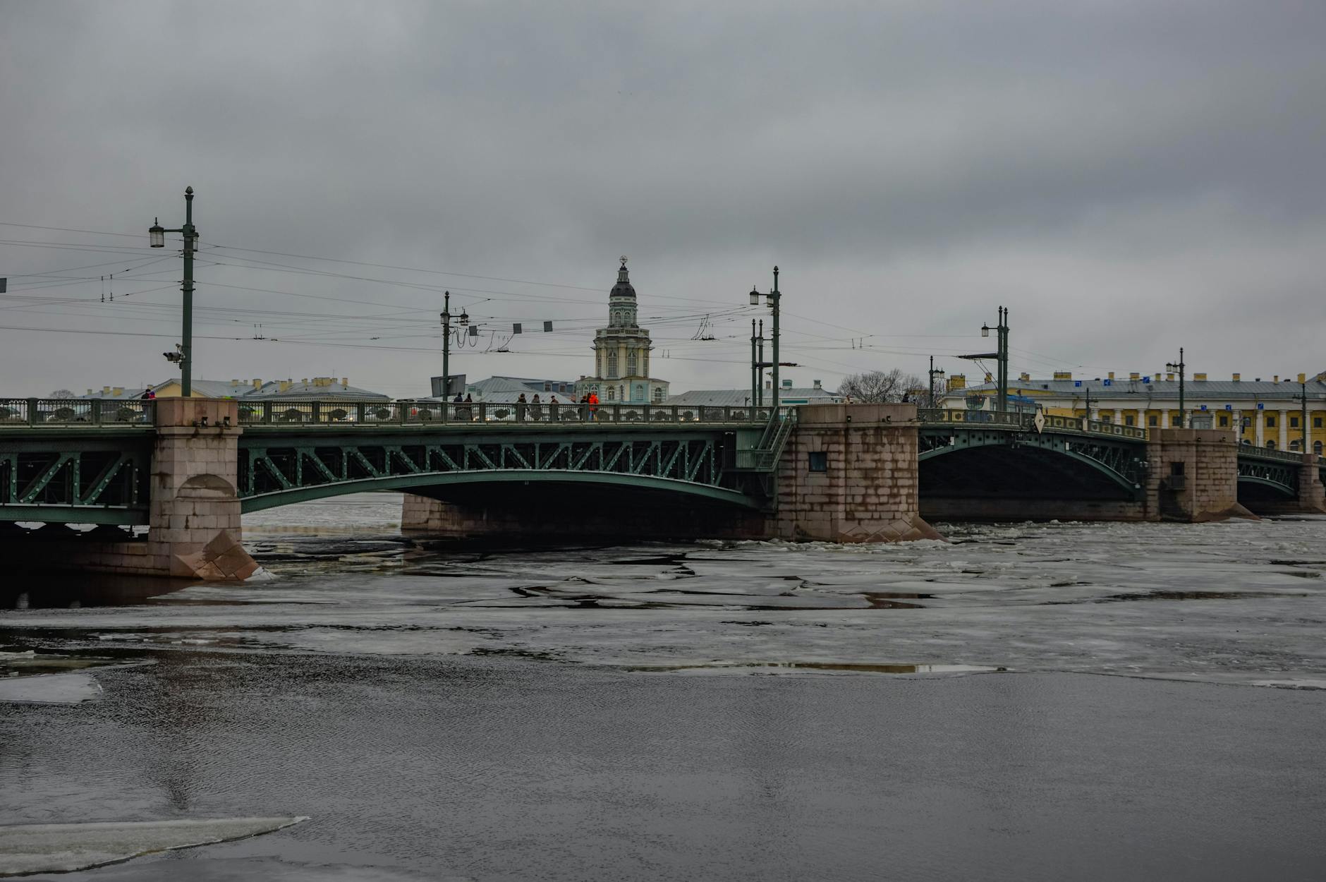 Moskvoretsky Bridge
