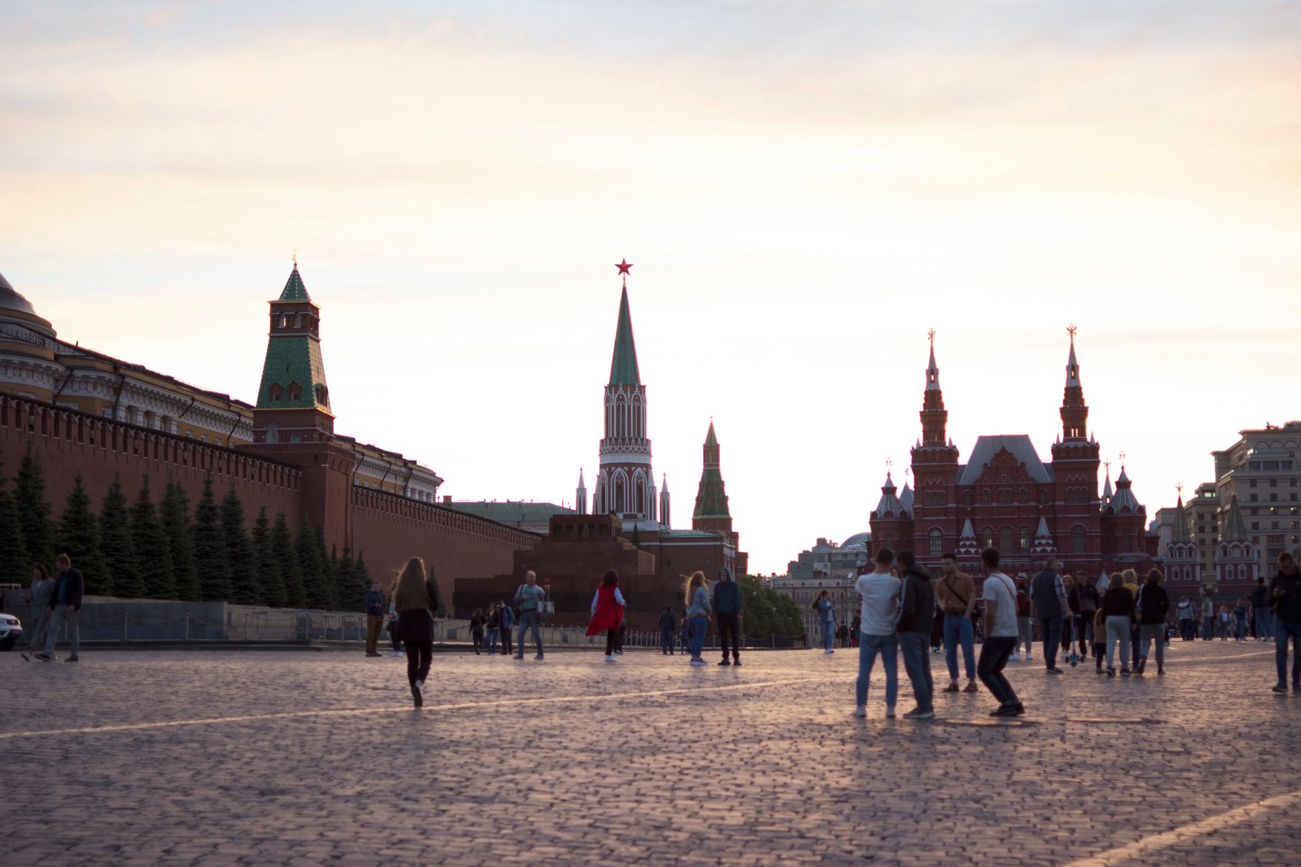 How Do Payments Work in Moscow for Chinese Visitors?
