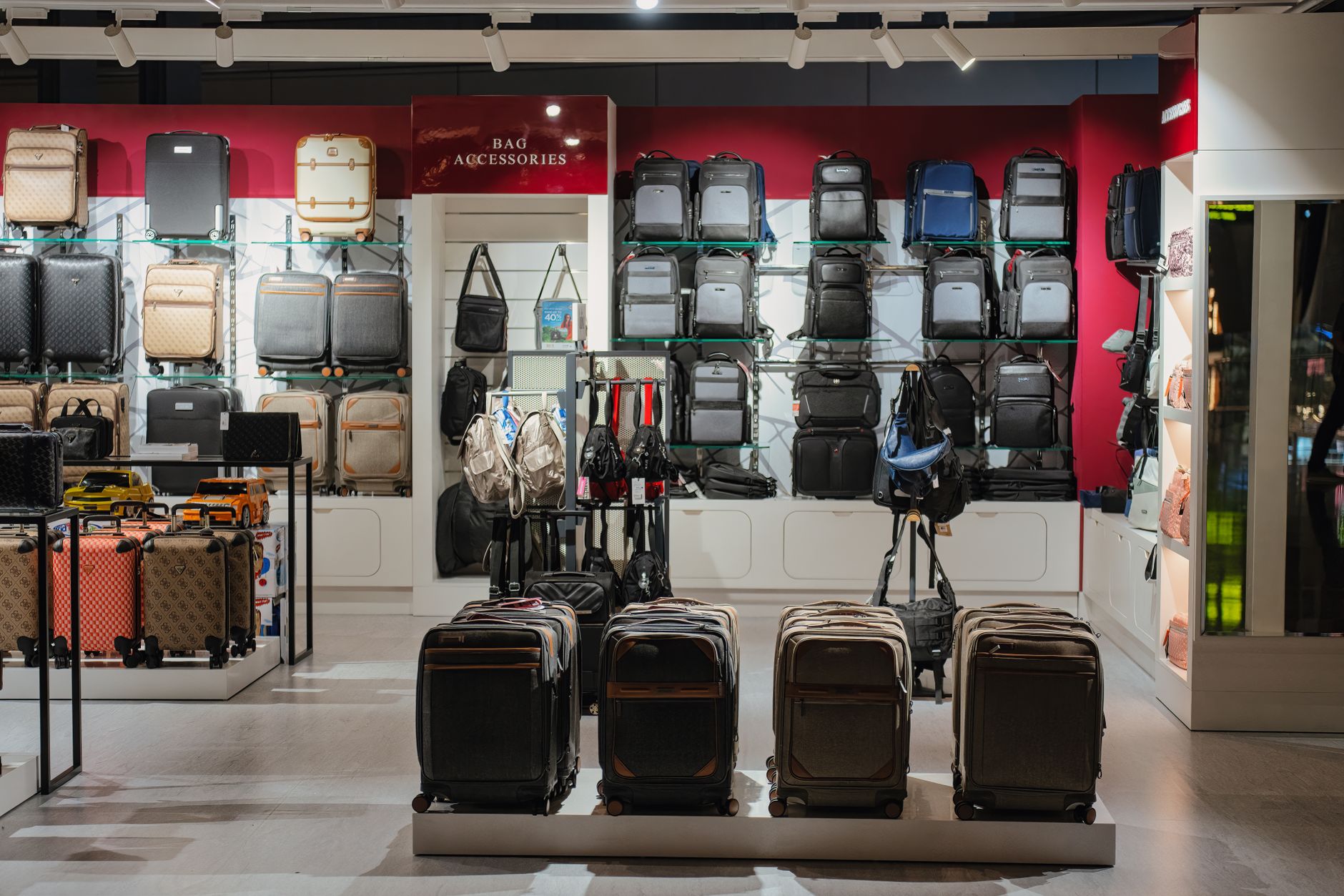 Airports: store it before you sightsee