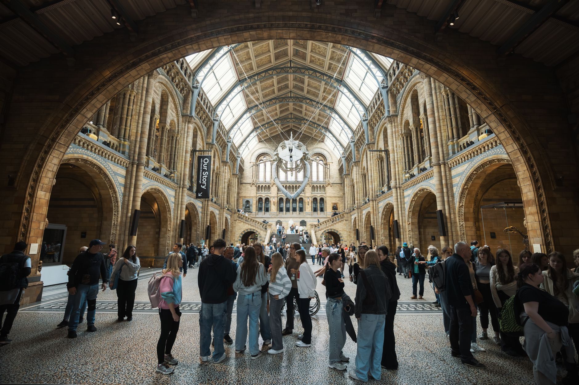 museum entrance queue people