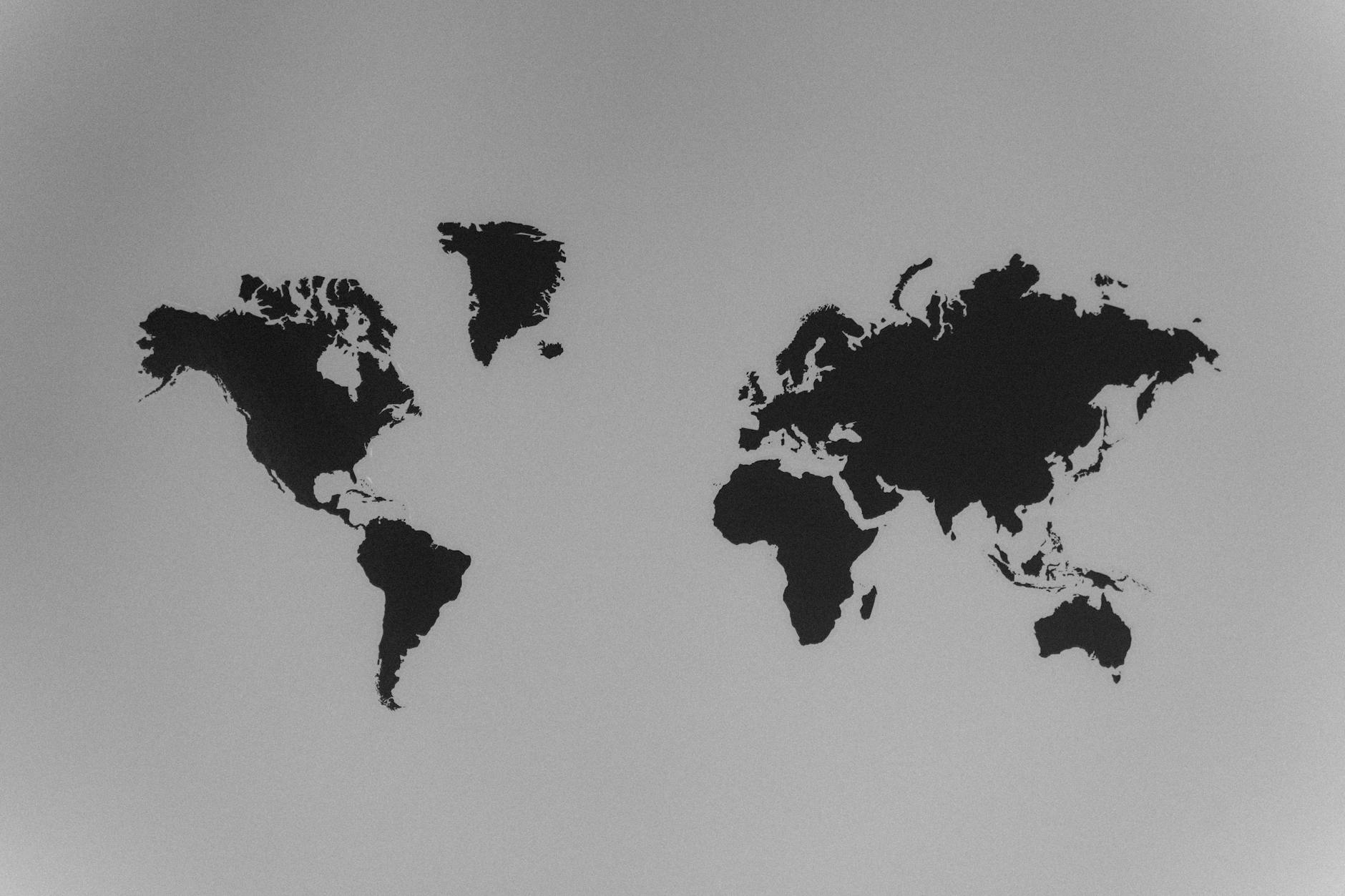 Navigating sprawling spaces: maps, routes, and crowd management tips