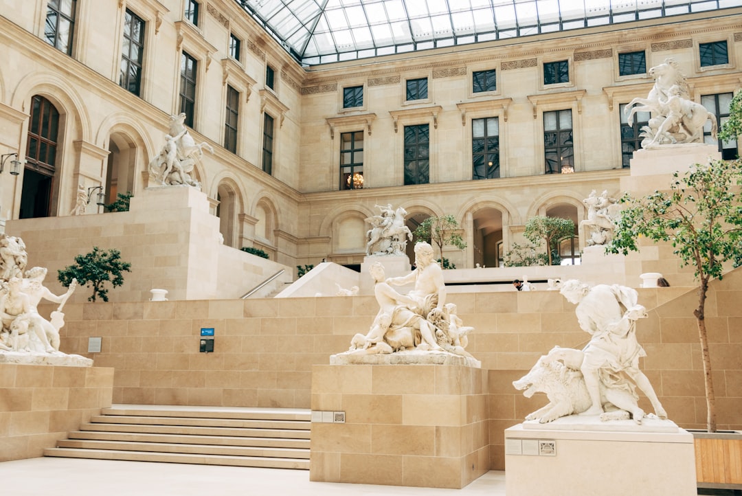 Carnavalet Remembered: Navigating Renovated Spaces and Memory Markers