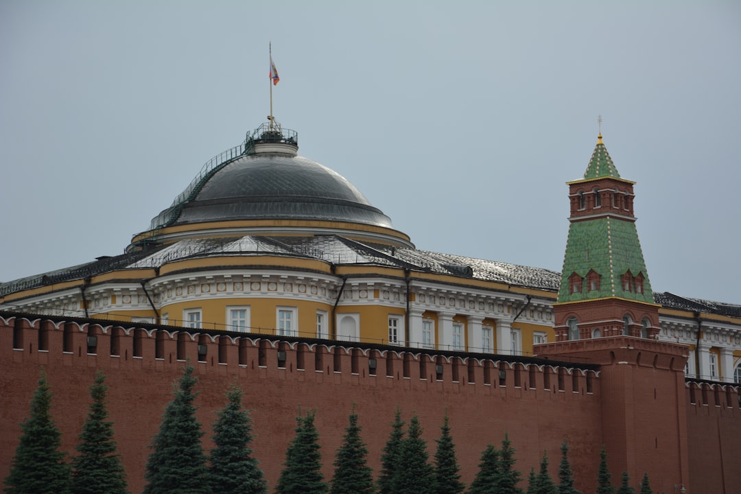 Exterior architecture details to observe during a quick tour