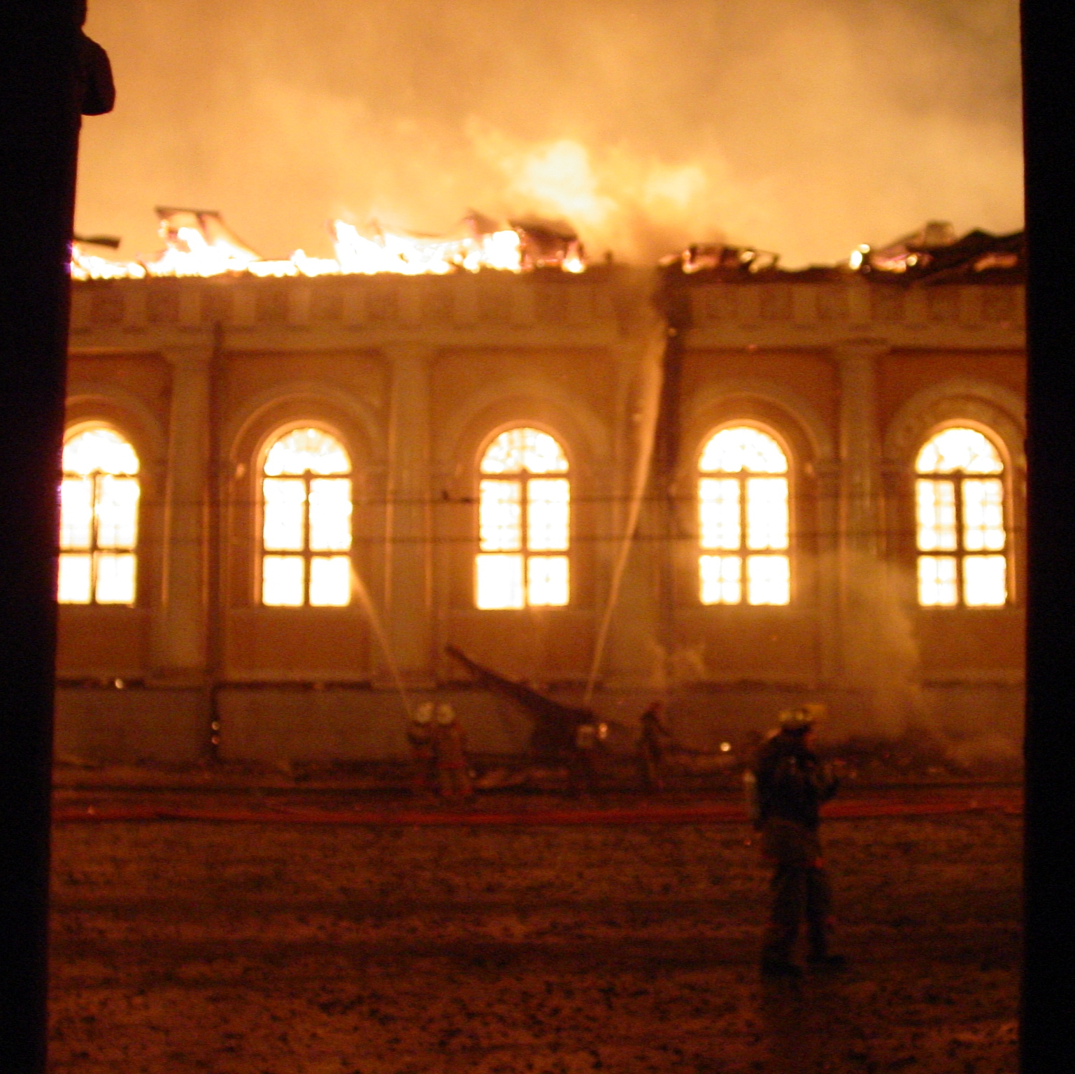 Пожар в Манеже, 14 марта 2004 года