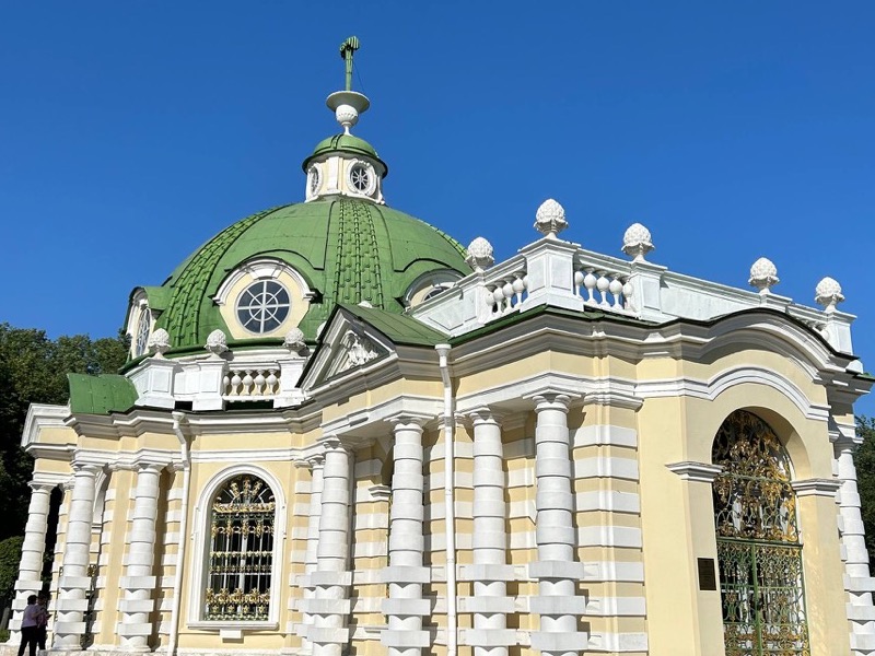 Павильон Грот в усадьбе Кусково