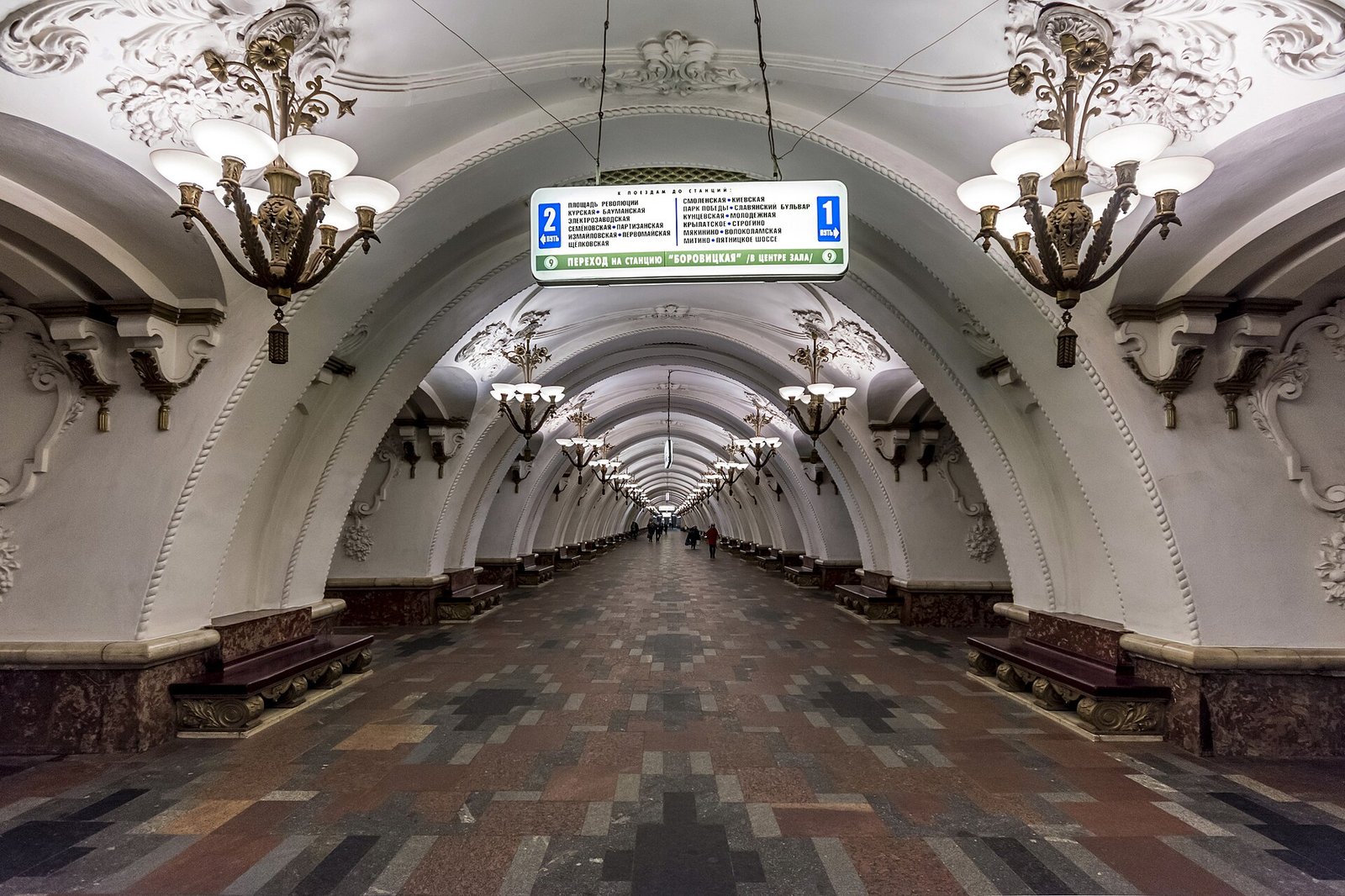 Лепнина и люстры