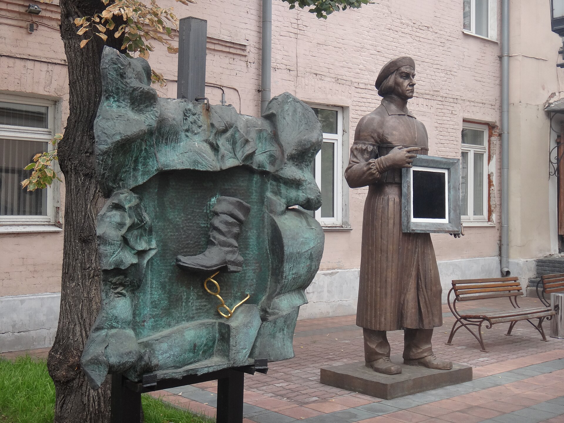 Петровка в центре Москвы
