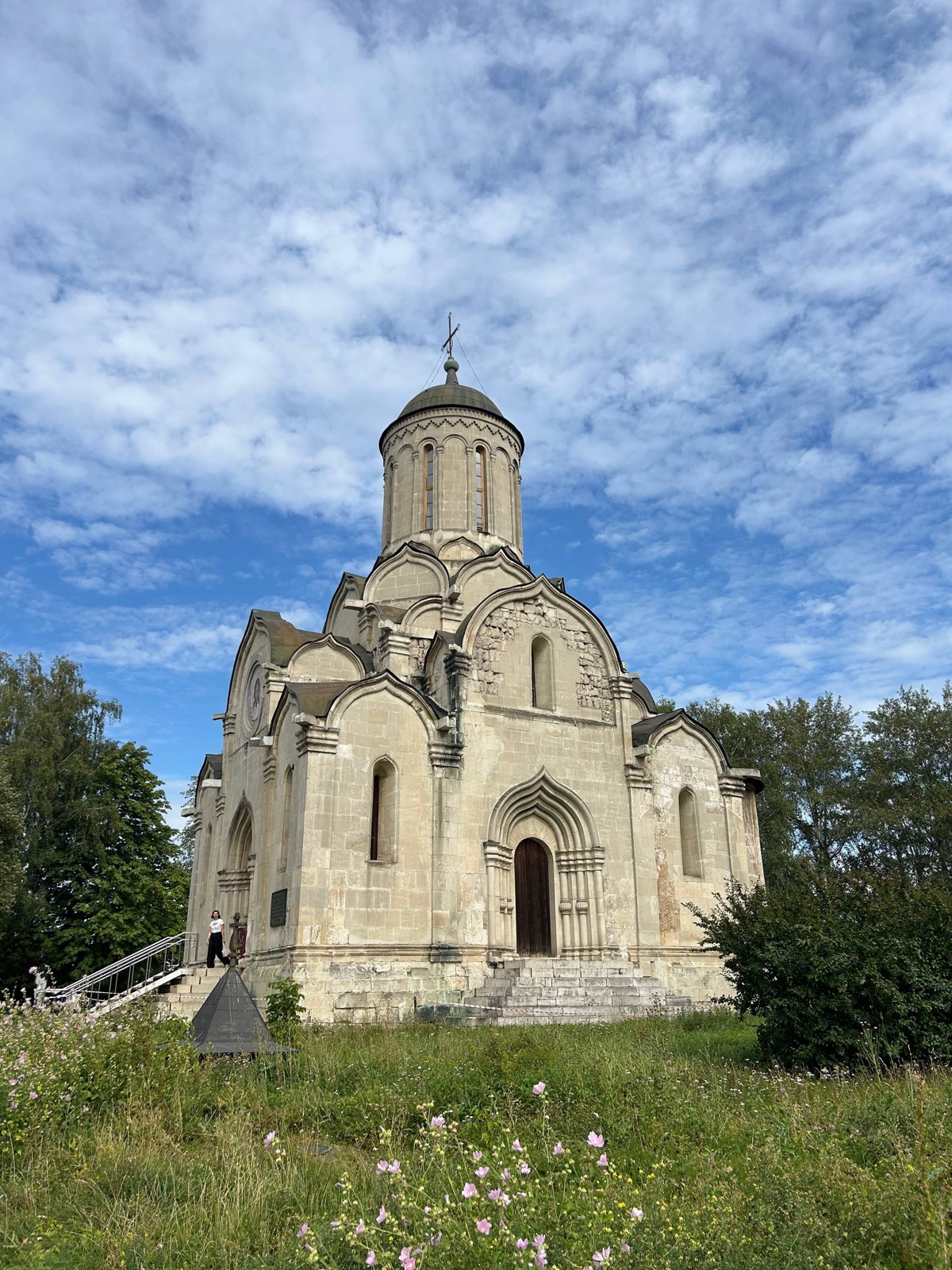Белокаменный Спасский собор Спасо-Андроникова монастыря — старейшее сохранившееся здание Москвы