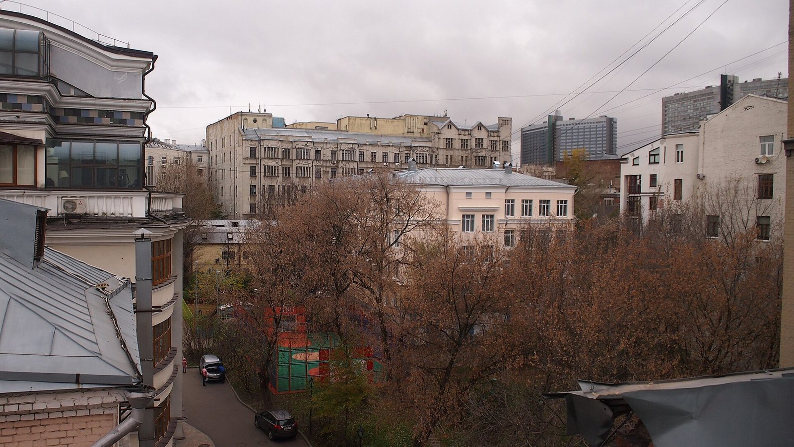 Церковь во дворе переулка