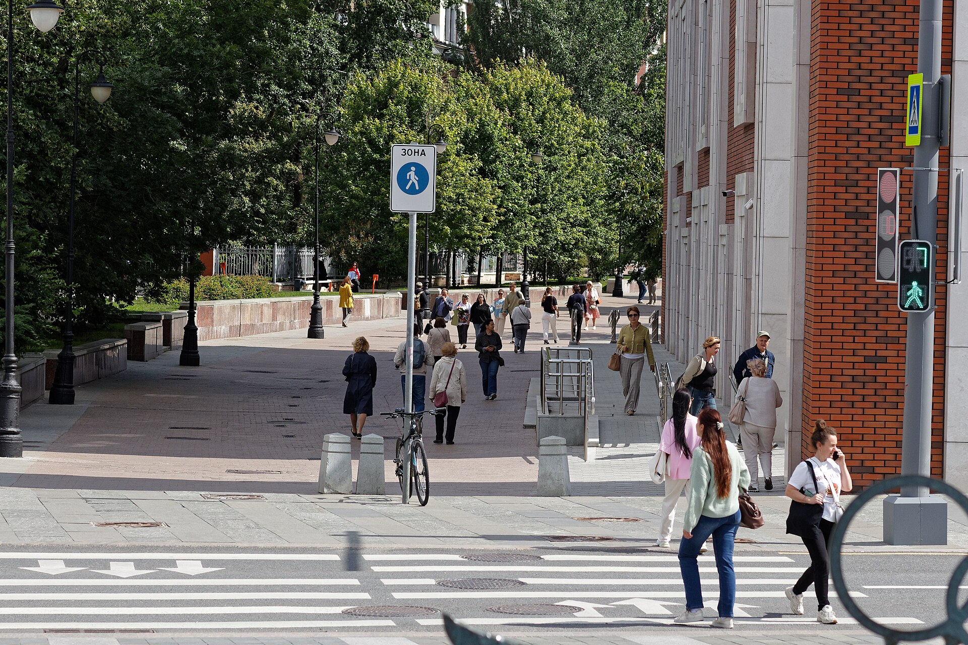 Лаврушинский переулок