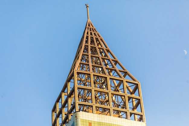 Constructivist roots and modern interpretations: geometric forms, terraces, and bold signage