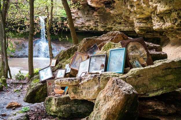 Identify and access 10 hidden gems: permits, routes, and seasonal timing