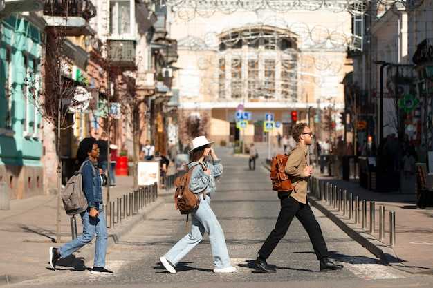 Strastnoy Boulevard: Cafés, sidewalks, and sunset silhouettes along the promenade