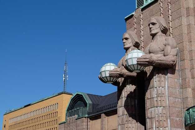 Onsite Experience and Interpretation: best viewing spots, plaques, and angles