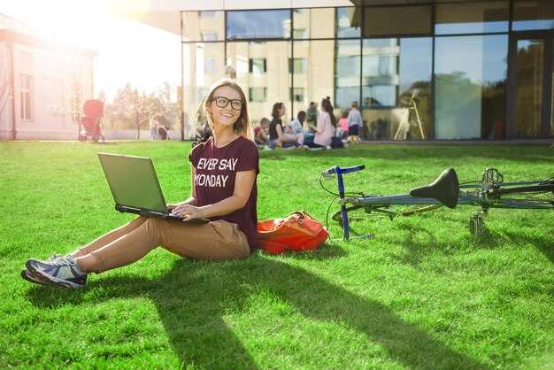 Who should enroll and how to access the free course