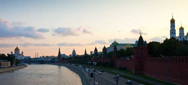 Kremlin Squares and Moscow Landmarks: A practical guide for planners and residents