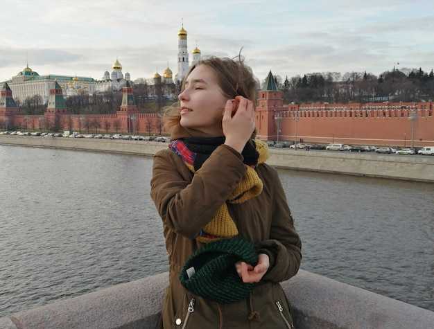 Ticketing and hours: museums, galleries, and peak visiting times